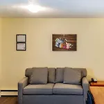 Econo Lodge Inn & Suites University