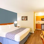 Econo Lodge Inn & Suites University