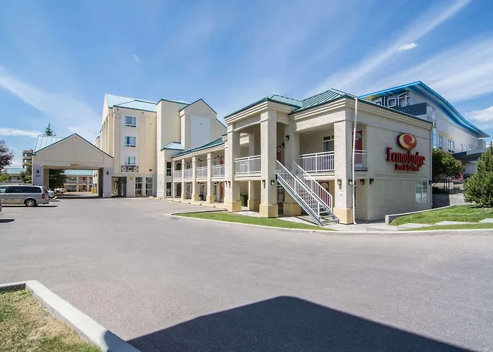 Econo Lodge Inn & Suites University