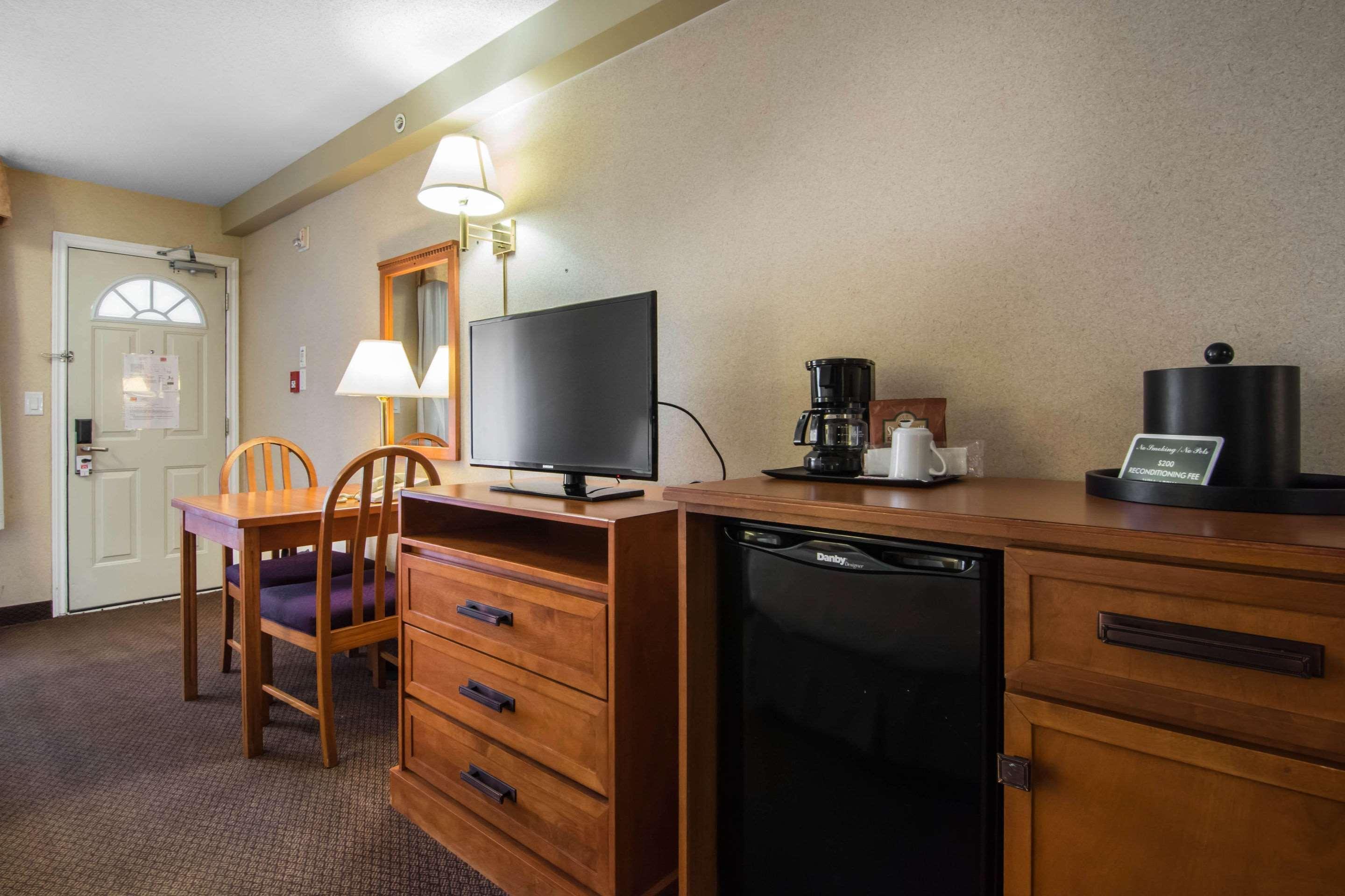 Hotel Econo & Calgary