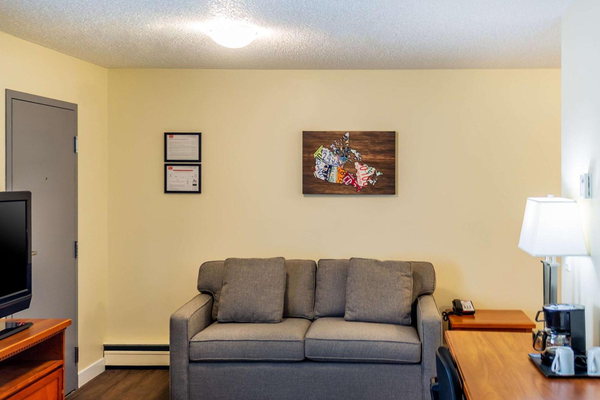 Econo & Hotel Calgary