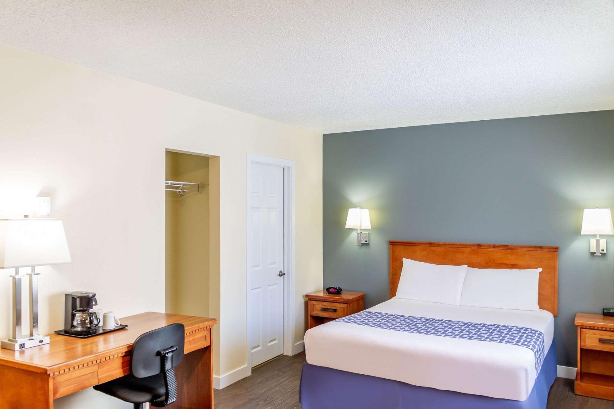 Hotel Econo & 2*