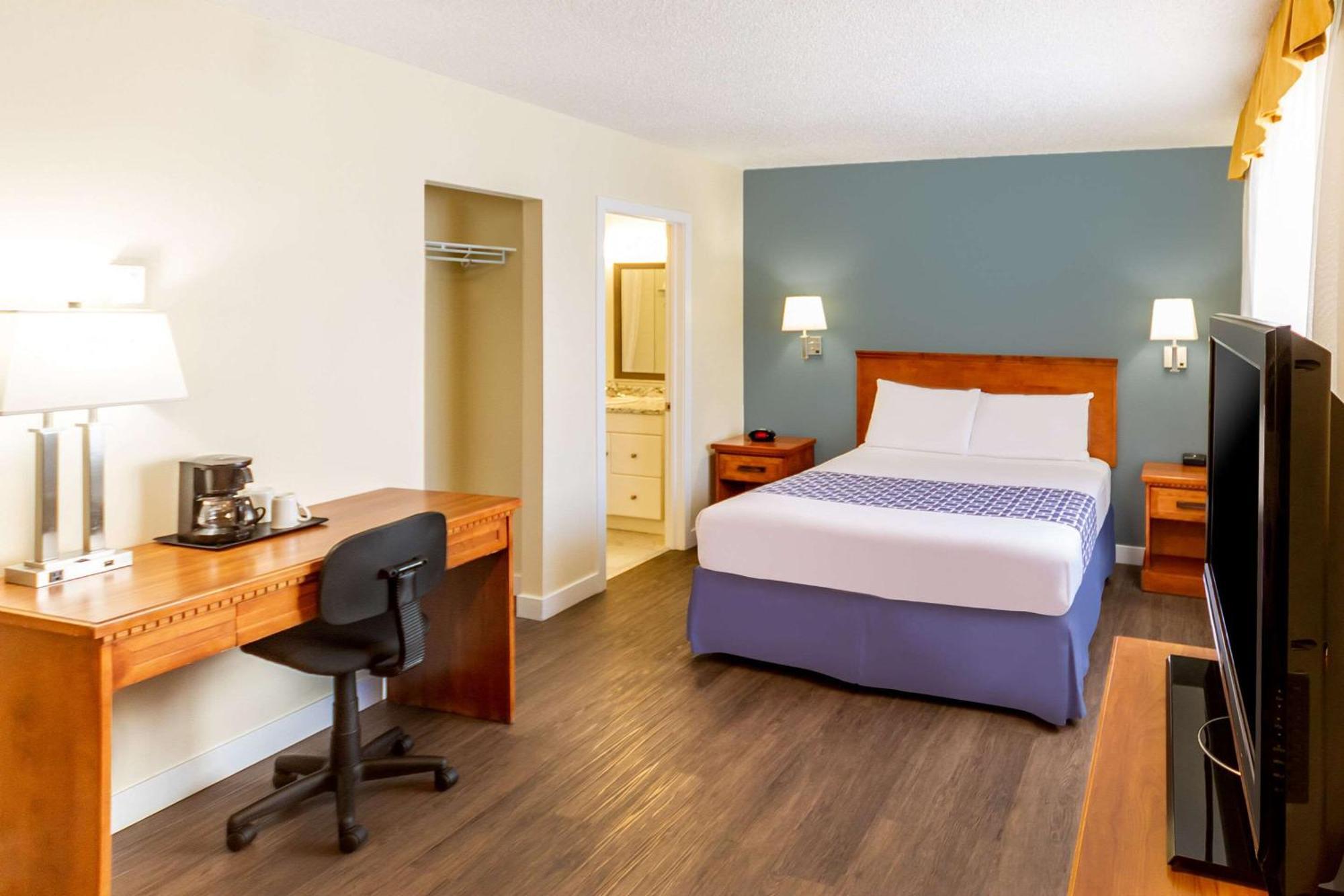 Econo & Hotel Calgary