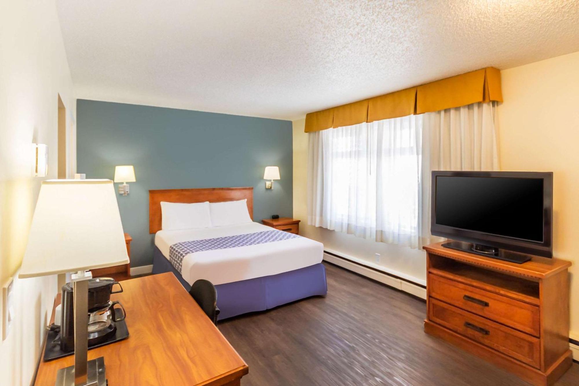 Econo & Hotel Calgary