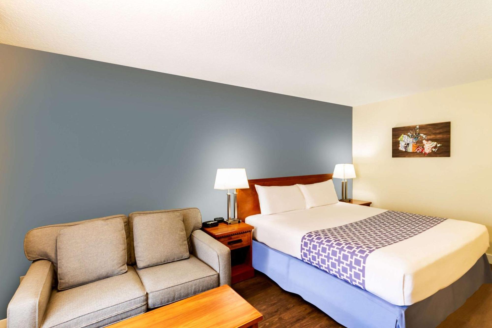 Hotel Econo &